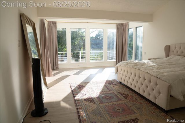 31033 Evergreen Court, Farmington Hills, MI 48331