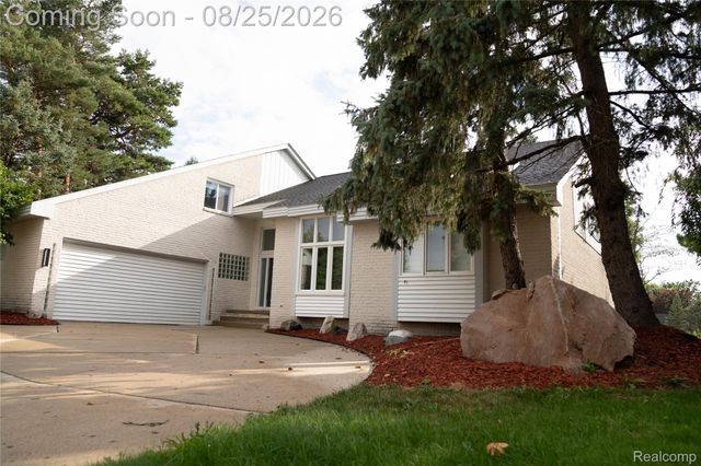 31033 Evergreen Court, Farmington Hills, MI 48331