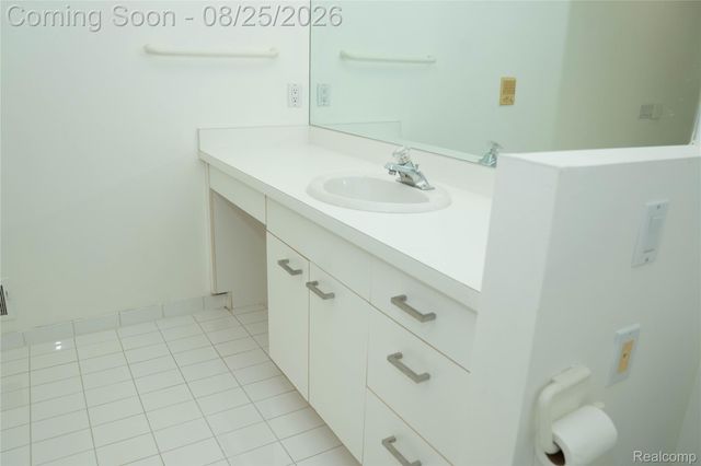 31033 Evergreen Court, Farmington Hills, MI 48331