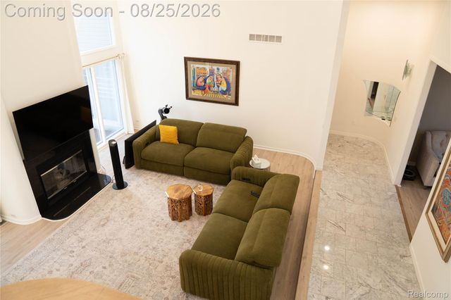 31033 Evergreen Court, Farmington Hills, MI 48331
