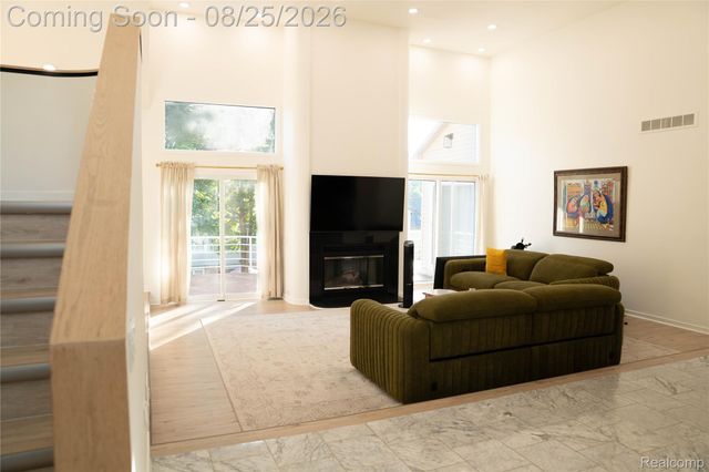 31033 Evergreen Court, Farmington Hills, MI 48331