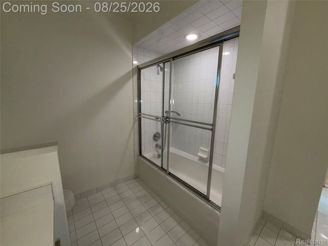 31033 Evergreen Court, Farmington Hills, MI 48331