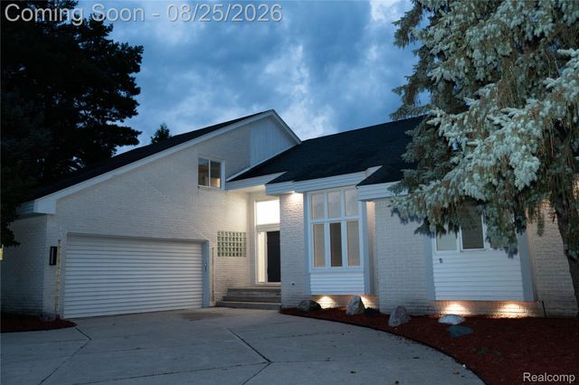 31033 Evergreen Court, Farmington Hills, MI 48331