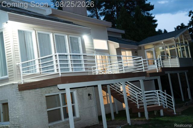 31033 Evergreen Court, Farmington Hills, MI 48331