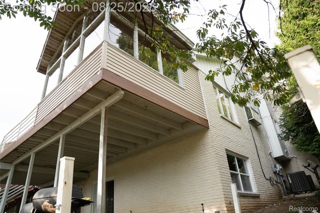 31033 Evergreen Court, Farmington Hills, MI 48331