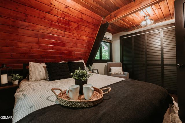 1155 Ski Mountain Road, Gatlinburg, TN 37738