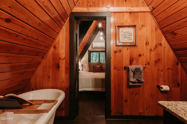 1155 Ski Mountain Road, Gatlinburg, TN 37738