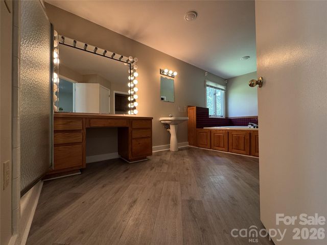7825 Plott Road, Charlotte, NC 28215