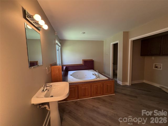 7825 Plott Road, Charlotte, NC 28215