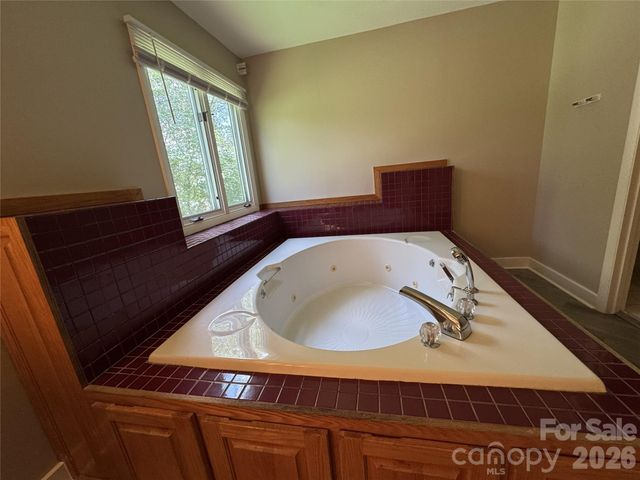 7825 Plott Road, Charlotte, NC 28215