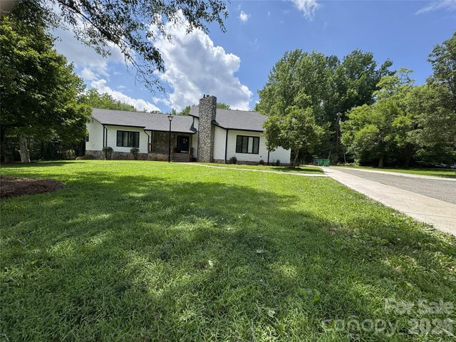 7825 Plott Road, Charlotte, NC 28215