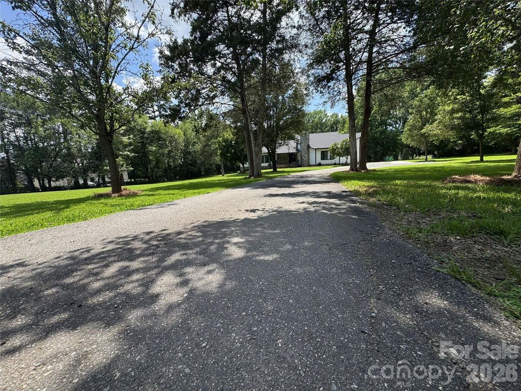 7825 Plott Road, Charlotte, NC 28215