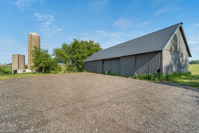 4211 County Road Kw, Port Washington, WI 53074