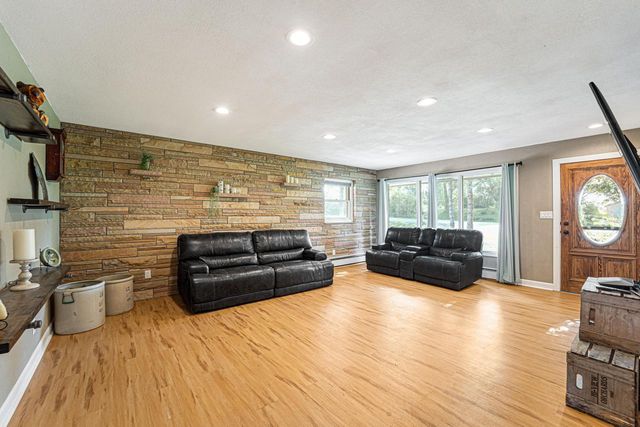 4211 County Road Kw, Port Washington, WI 53074