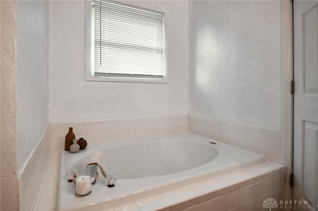 3386 Fairwood Drive, Beavercreek, OH 45432