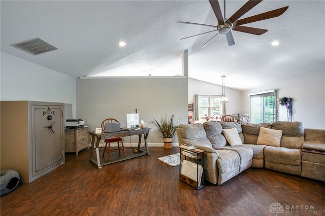 3386 Fairwood Drive, Beavercreek, OH 45432