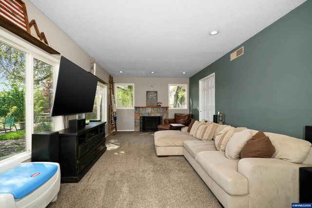 390 Kevin Ct S, Salem, OR 97306