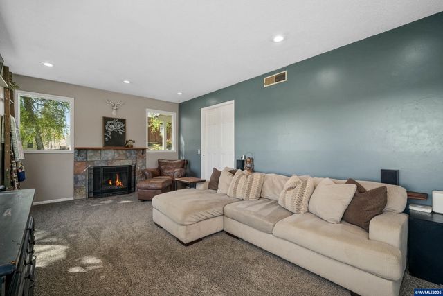 390 Kevin Ct S, Salem, OR 97306