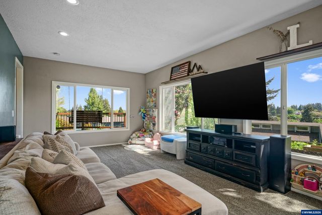 390 Kevin Ct S, Salem, OR 97306