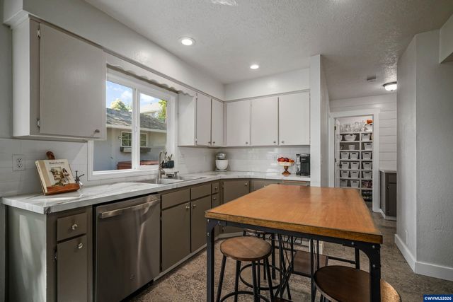 390 Kevin Ct S, Salem, OR 97306