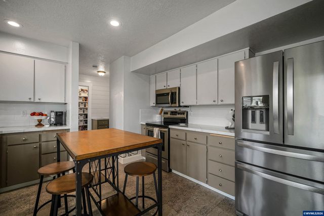 390 Kevin Ct S, Salem, OR 97306