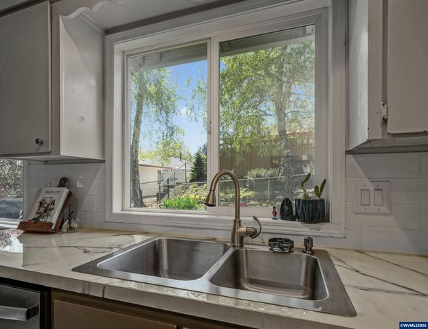 390 Kevin Ct S, Salem, OR 97306