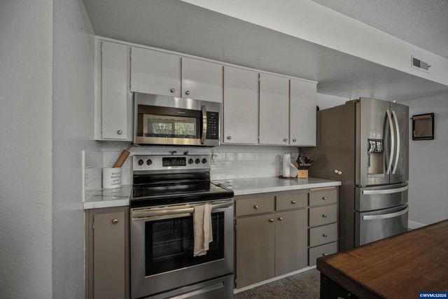 390 Kevin Ct S, Salem, OR 97306