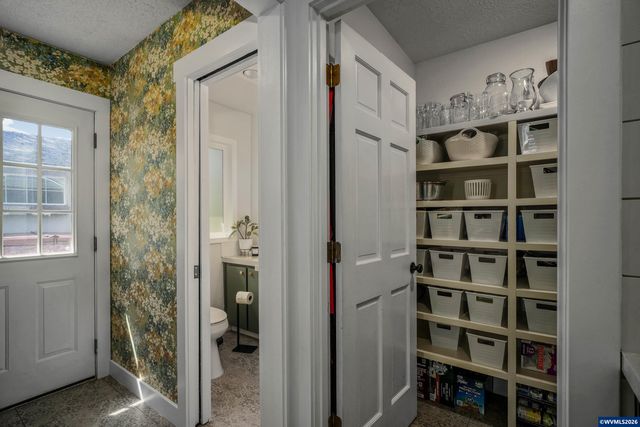 390 Kevin Ct S, Salem, OR 97306