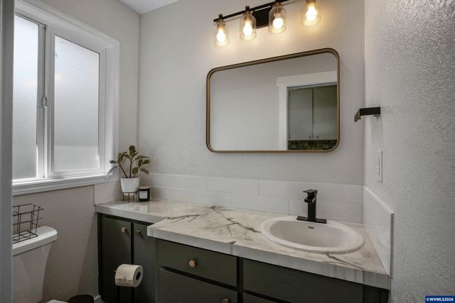 390 Kevin Ct S, Salem, OR 97306