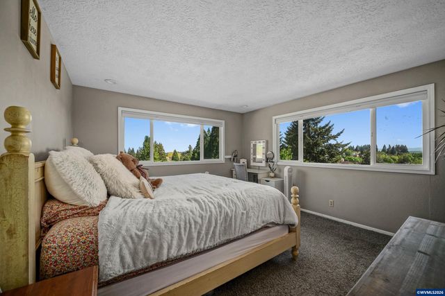 390 Kevin Ct S, Salem, OR 97306