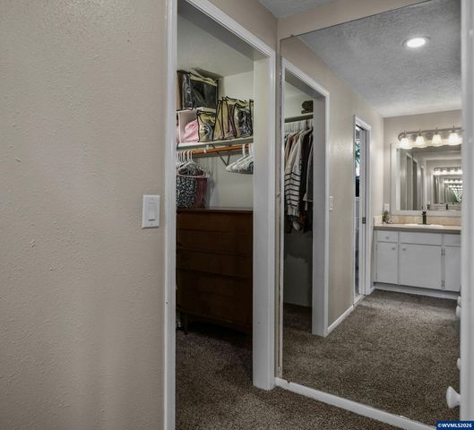 390 Kevin Ct S, Salem, OR 97306