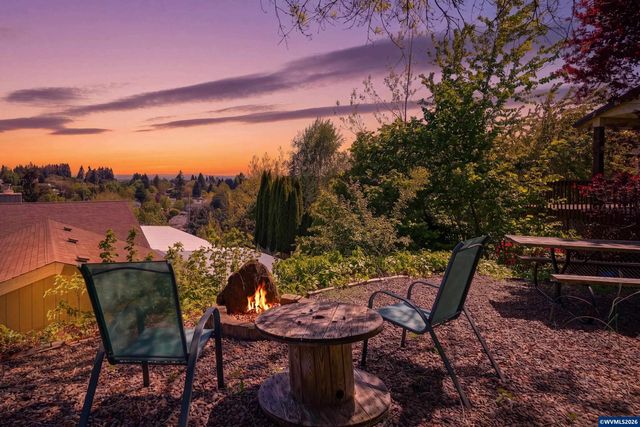 390 Kevin Ct S, Salem, OR 97306