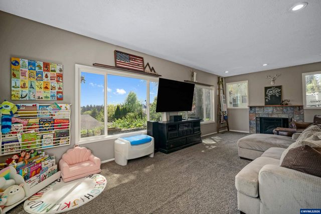 390 Kevin Ct S, Salem, OR 97306