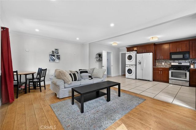 4533 Saturn, Los Angeles, CA 90019