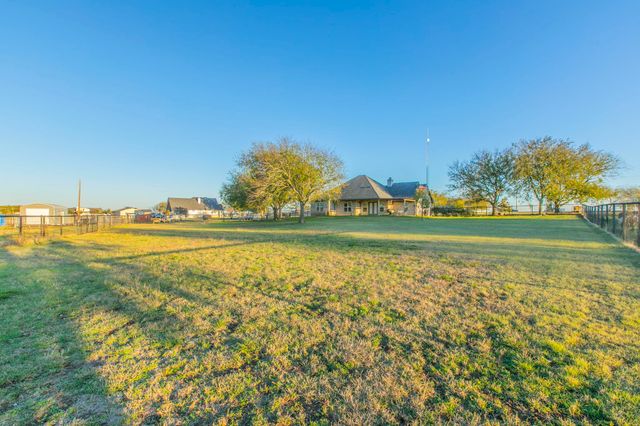 308 Wildflower, Mcgregor, TX 76657