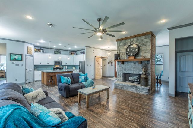 308 Wildflower, Mcgregor, TX 76657