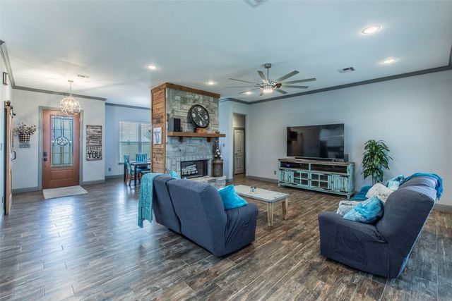 308 Wildflower, Mcgregor, TX 76657