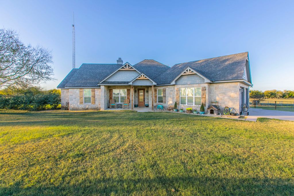 308 Wildflower, Mcgregor, TX 76657