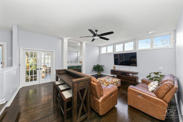 940 Burnham Court, Aurora, IL 60502