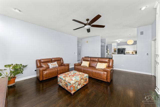 940 Burnham Court, Aurora, IL 60502