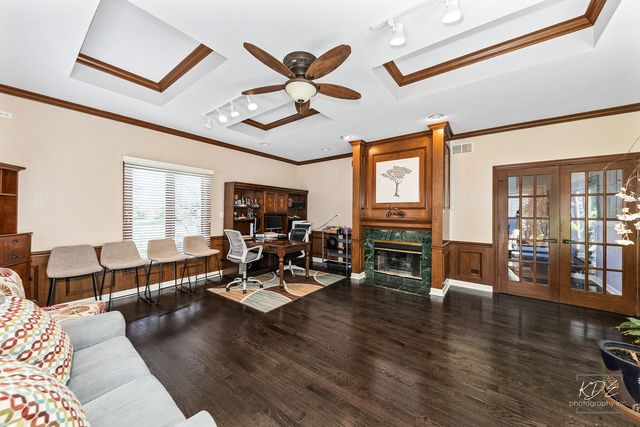 940 Burnham Court, Aurora, IL 60502