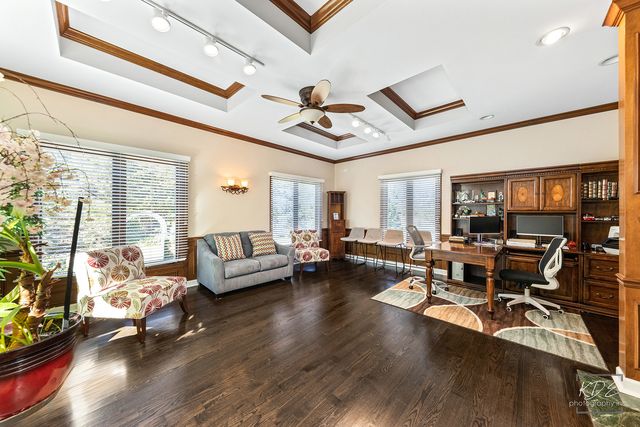 940 Burnham Court, Aurora, IL 60502