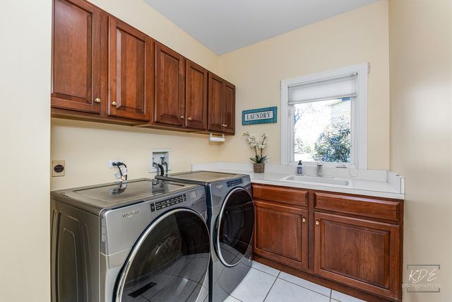 940 Burnham Court, Aurora, IL 60502