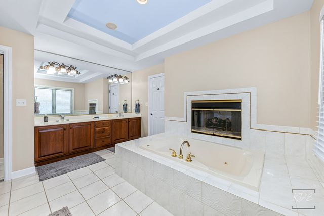 940 Burnham Court, Aurora, IL 60502