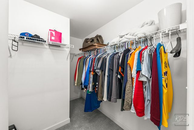 940 Burnham Court, Aurora, IL 60502