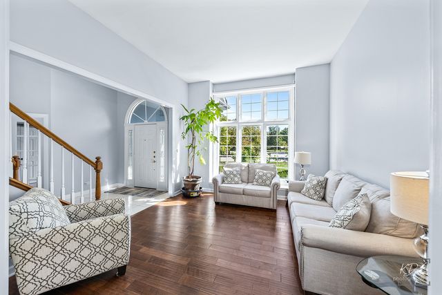 940 Burnham Court, Aurora, IL 60502