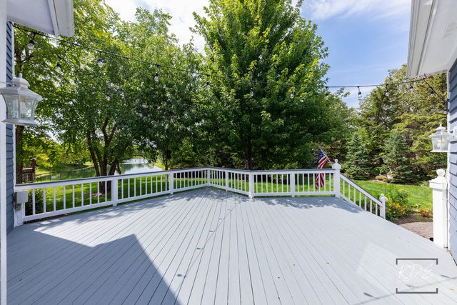 940 Burnham Court, Aurora, IL 60502