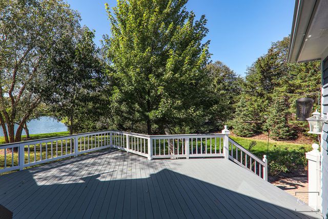 940 Burnham Court, Aurora, IL 60502