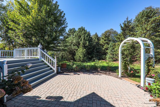 940 Burnham Court, Aurora, IL 60502