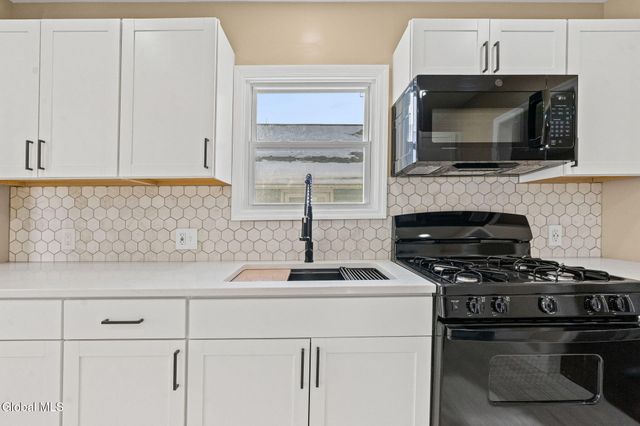 22 Elmwood Court, North Greenbush, NY 12198